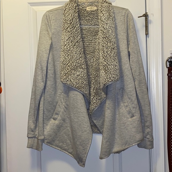 Francesca's Collections Sweaters - Francesca’s Sherpa jacket